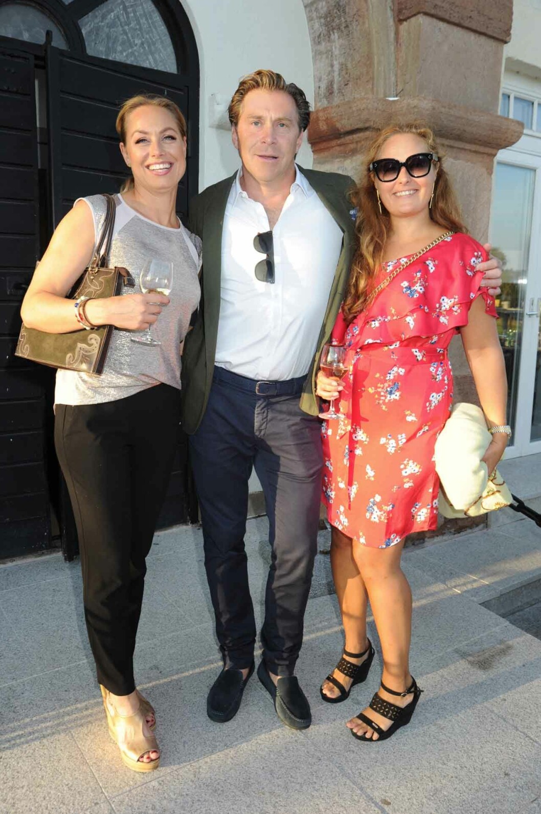 Ebba Mannerfelt, Patrik Ekström och Caroline Ekman i middagsminglet på Skokloster. Ebba Mannerfelt, Patrik Ekström och Caroline Ekman i middagsminglet på Skokloster.