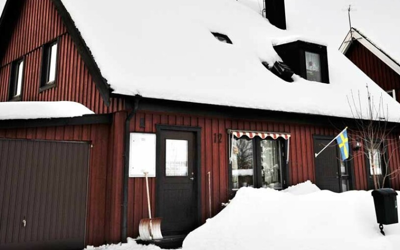 Prins Daniels barndomshem, det röda kedjehuset på Smältvägen i Ockelbo. Mamma Ewa och pappa Olle bor fortfarande kvar. Ewa Westling Olle Westling Smältvägen Ockelbo Daniel Westling Prins Daniel barndomshem