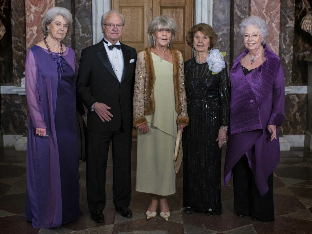 Tjabo, Gittan, Hé och Titti. Det är bara prinsessan Margaretha som inte har något smeknamn. Tjabo, Gittan, Hé och Titti