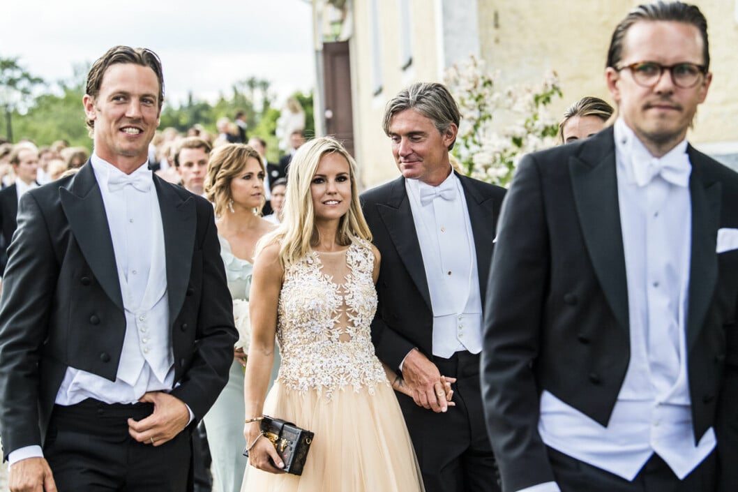 Sofi är även nära vän med prinsessan Madeleine. Här är Sofi och hennes pojkvän Filip Engelbert på bröllop, Madeleine går precis bakom. Sofi är även nära vän med prinsessan Madeleine. Här är Sofi och hennes pojkvän Filip Engelbert på bröllop, Madeleine går precis bakom.