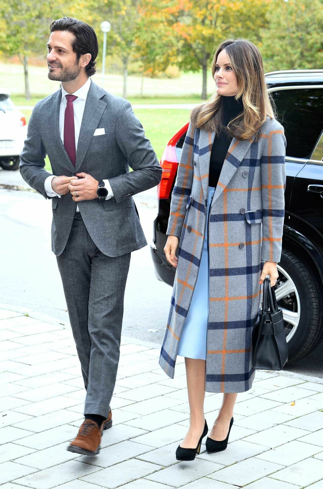 Prinsessan Sofia i rutig kappa från 2nd Day. Credit: The Royals and I. Sofia