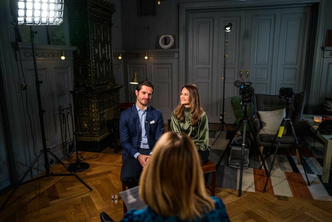 Sofia och prinsen intervjuas på hotellet Ett hem i Stockholm. Sofia och Carl Philip på Ett hem