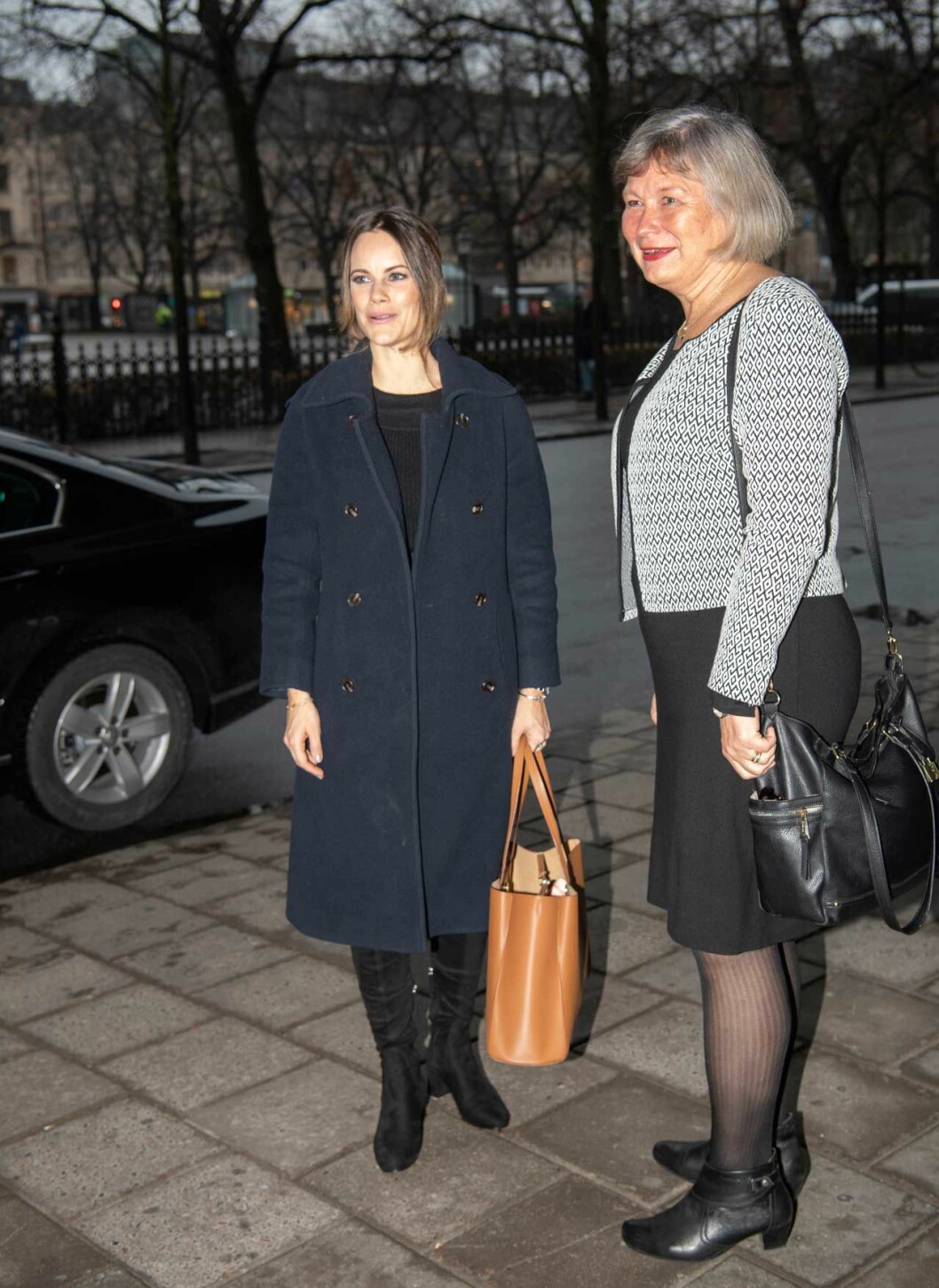 Sofia i kappa från Hugo Boss, väska från Wera och stövlar från Zara. Prinsessan Sofia