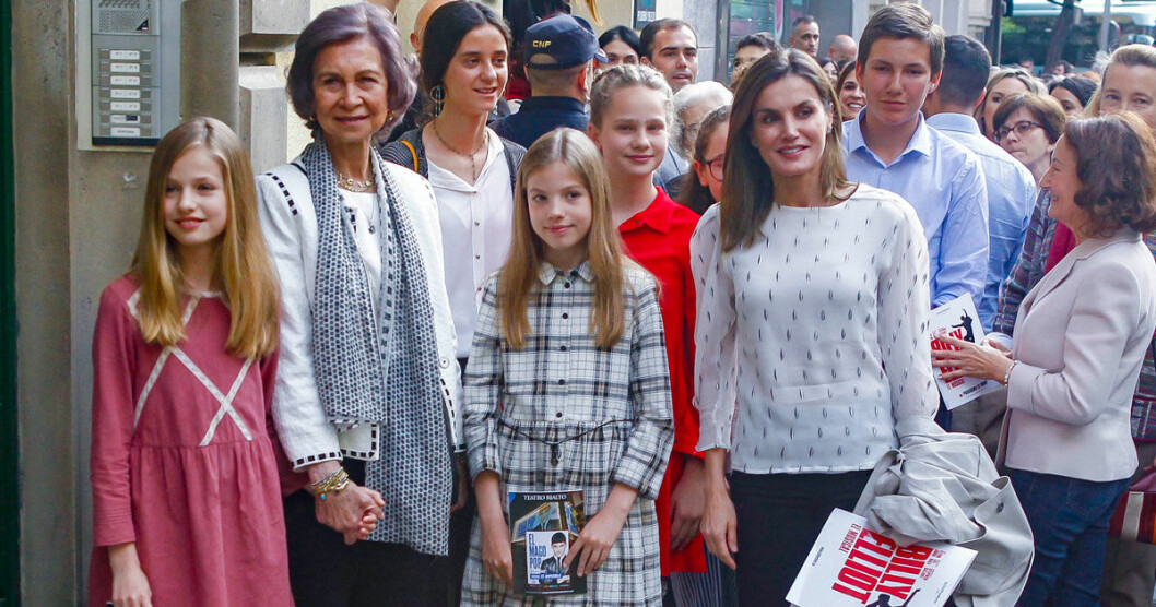 Den forna drottningen av Spanien, Sofia ses med drottning Letizia och hennes döttrar prinsessan Sofia och prinsessan Leonor.