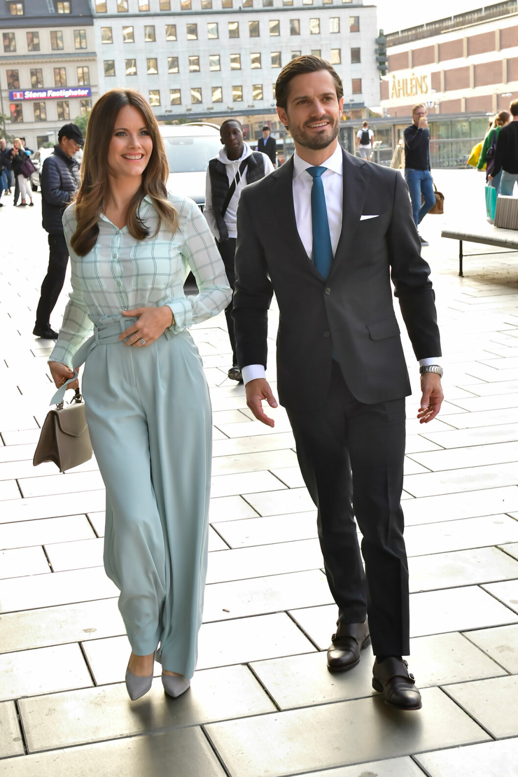Sofia och Carl Philip anländer till Kulturhuset i går kväll. Prinsessan Sofia prins Carl Philip Kulturhuset Teater Fryshuset