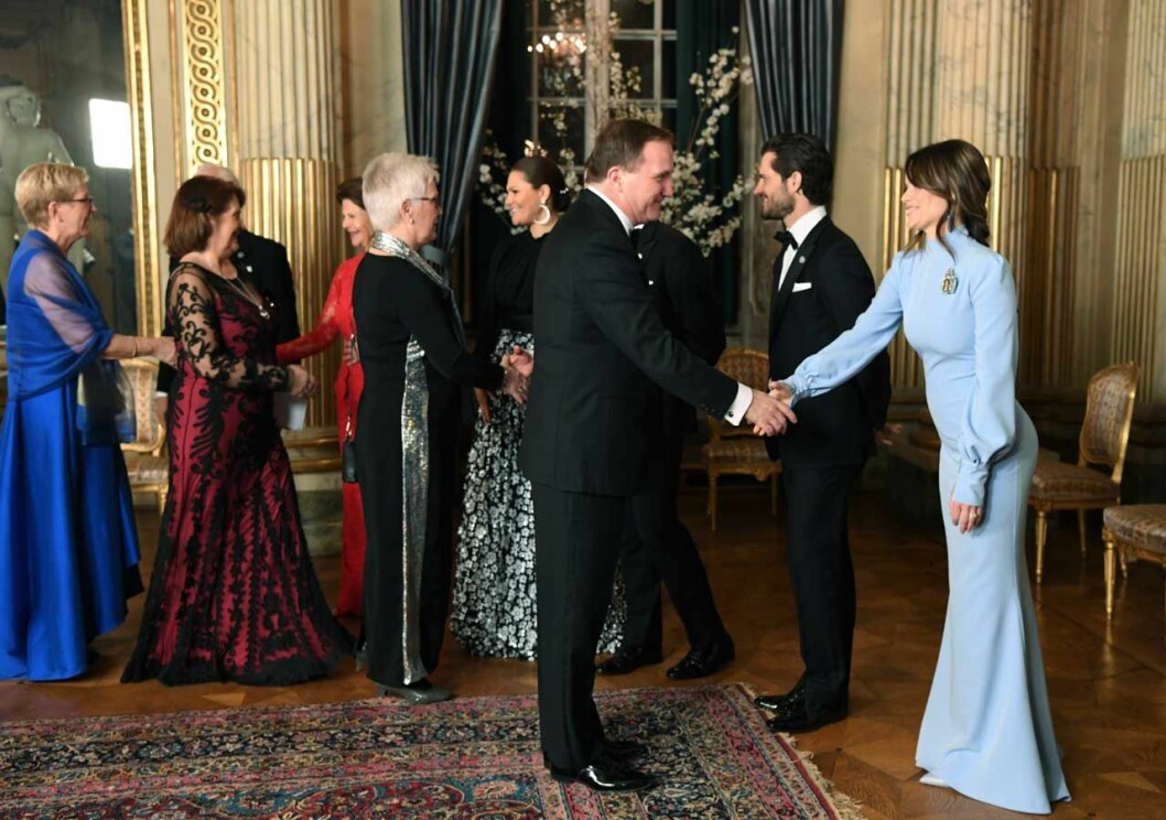 …och här hälsar statsministern på prinsessan Sofia.