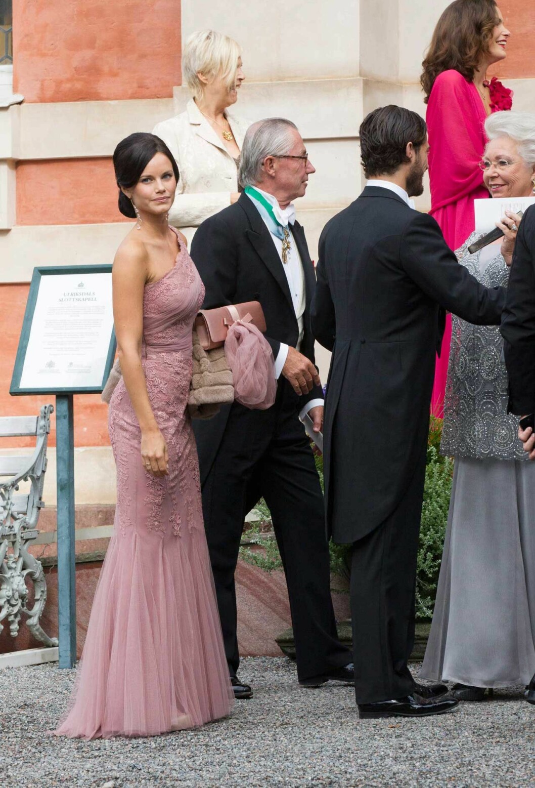 Sofia i klänning från Milagro de Nahrin. Prinsessan Sofia