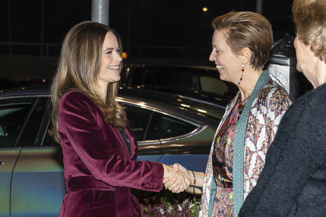 Prinsessan Sofia hälsas välkommen av Helena Thybell när hon anlände till Rädda Barnens 100-års jubileum. Prinsessan Sofia Rädda Barnen