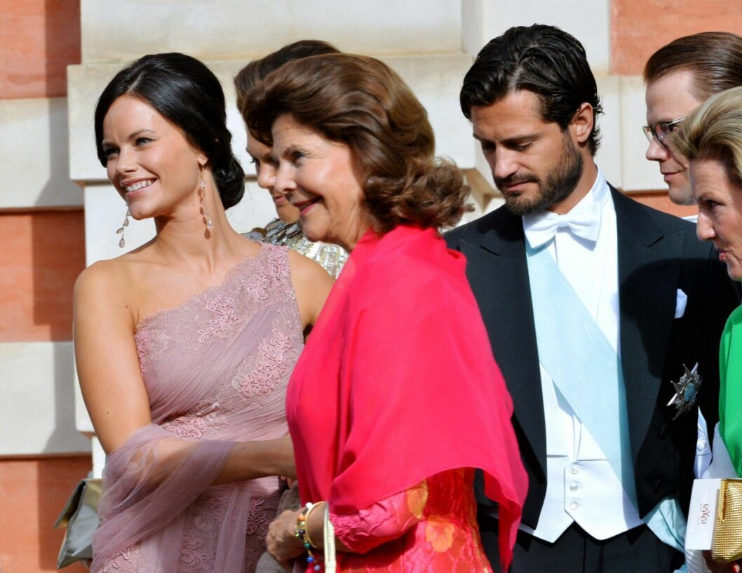 Sofia, Silvia och Carl Philip på Vicky och Gustafs bröllop. Sofia och Silvia