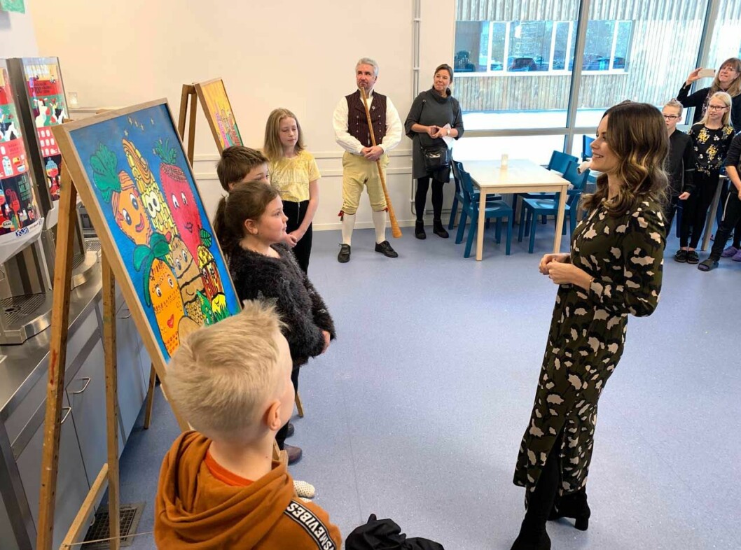 Konstnärerna på rad. Prinsessan Sofia på Älvdalsskolan.