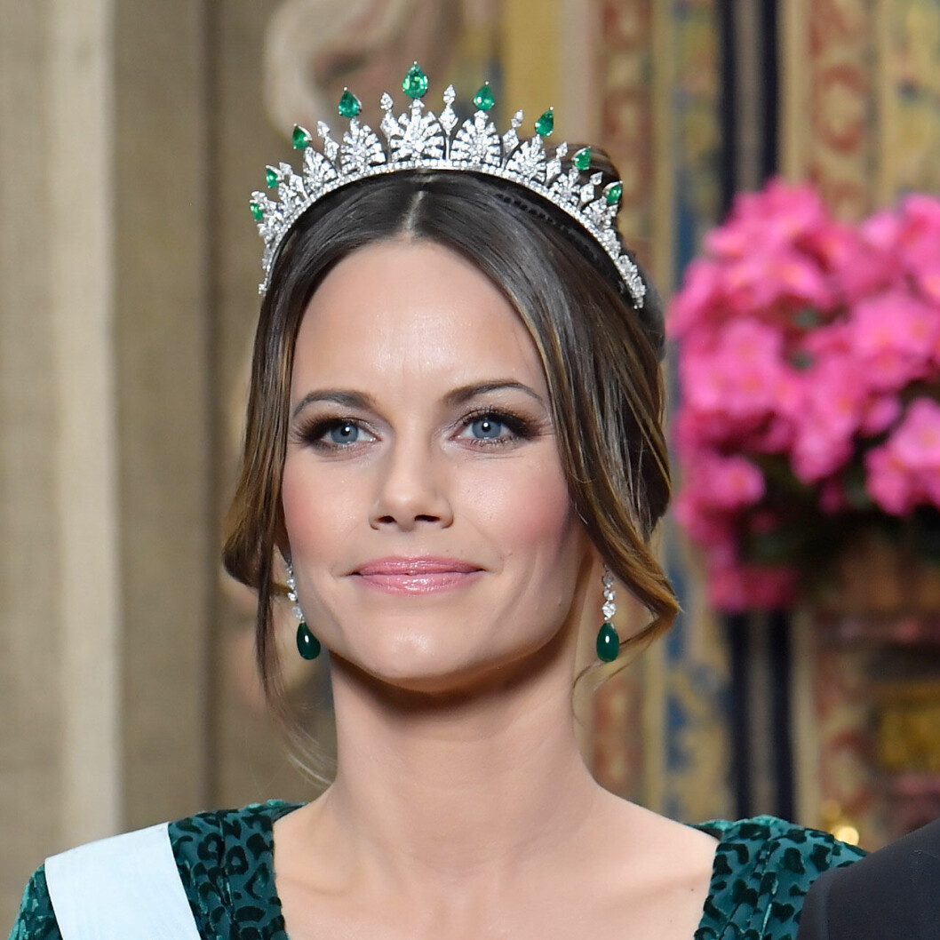 Svärmor Silvia är snäll och lånar ut sina örhängen! Prinsessan Sofia i drottning Silvias örhängen.