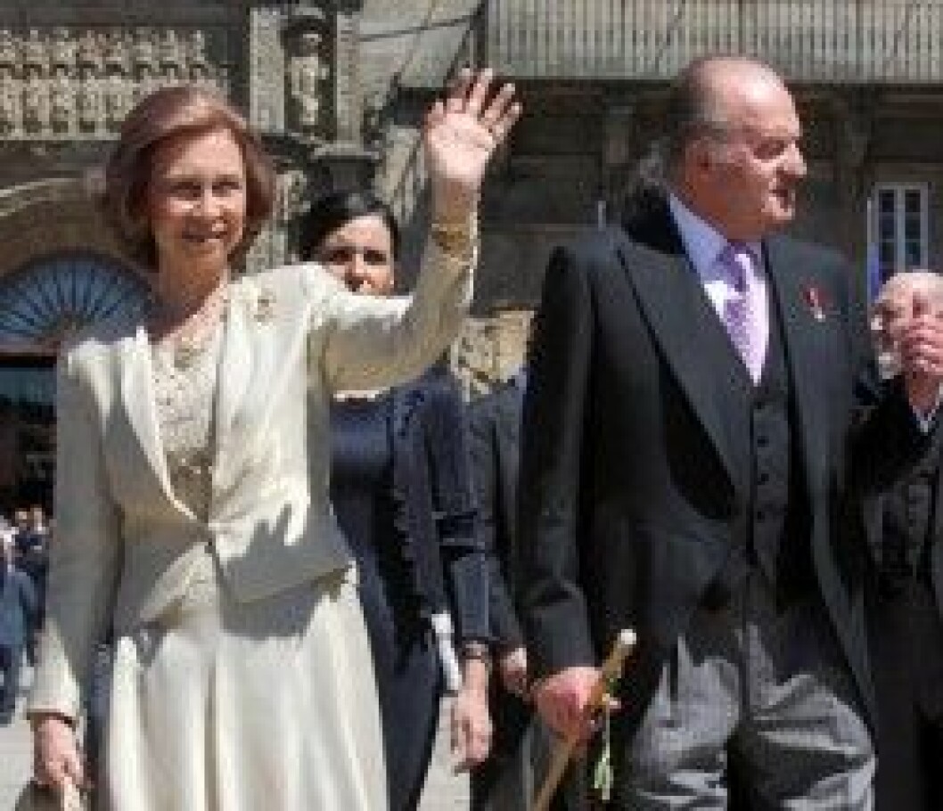 Drottning Sofia kommer till Grekland, men inte kung Juan Carlos. Drottning Sofia kommer till Grekland, men inte kung Juan Carlos.
