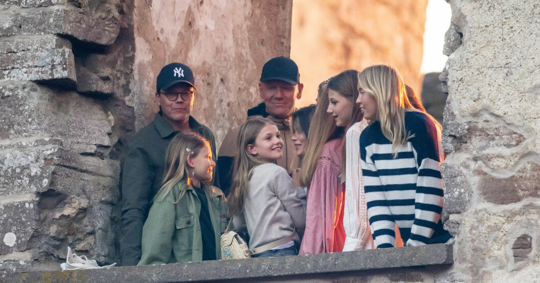 Prinsessan Estelle lyste upp när hon såg prinsessan Sofia. Foto: Prinsessan Sofia och prinsessan Estelle kramas