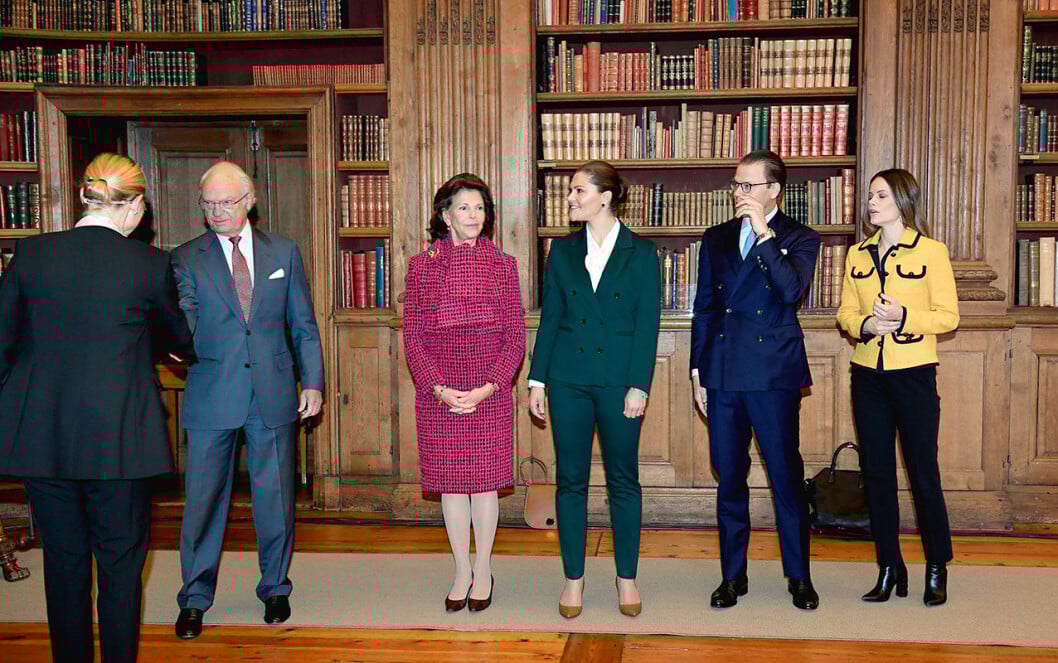 När kungen kallar kommer prinsessan Sofia. prinsessan sofias gest till kungen