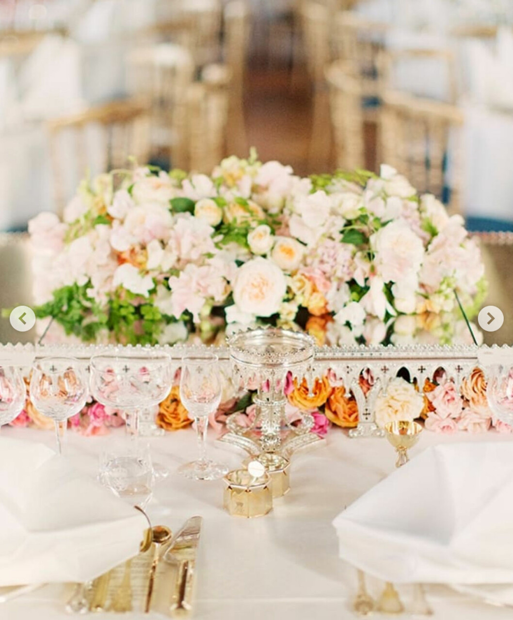 Det fantastiska blomsterarrangemanget på honnörsbordet, en bild vi aldrig fått se tidigare. Prinsessan Sofias privata bröllopsbilder