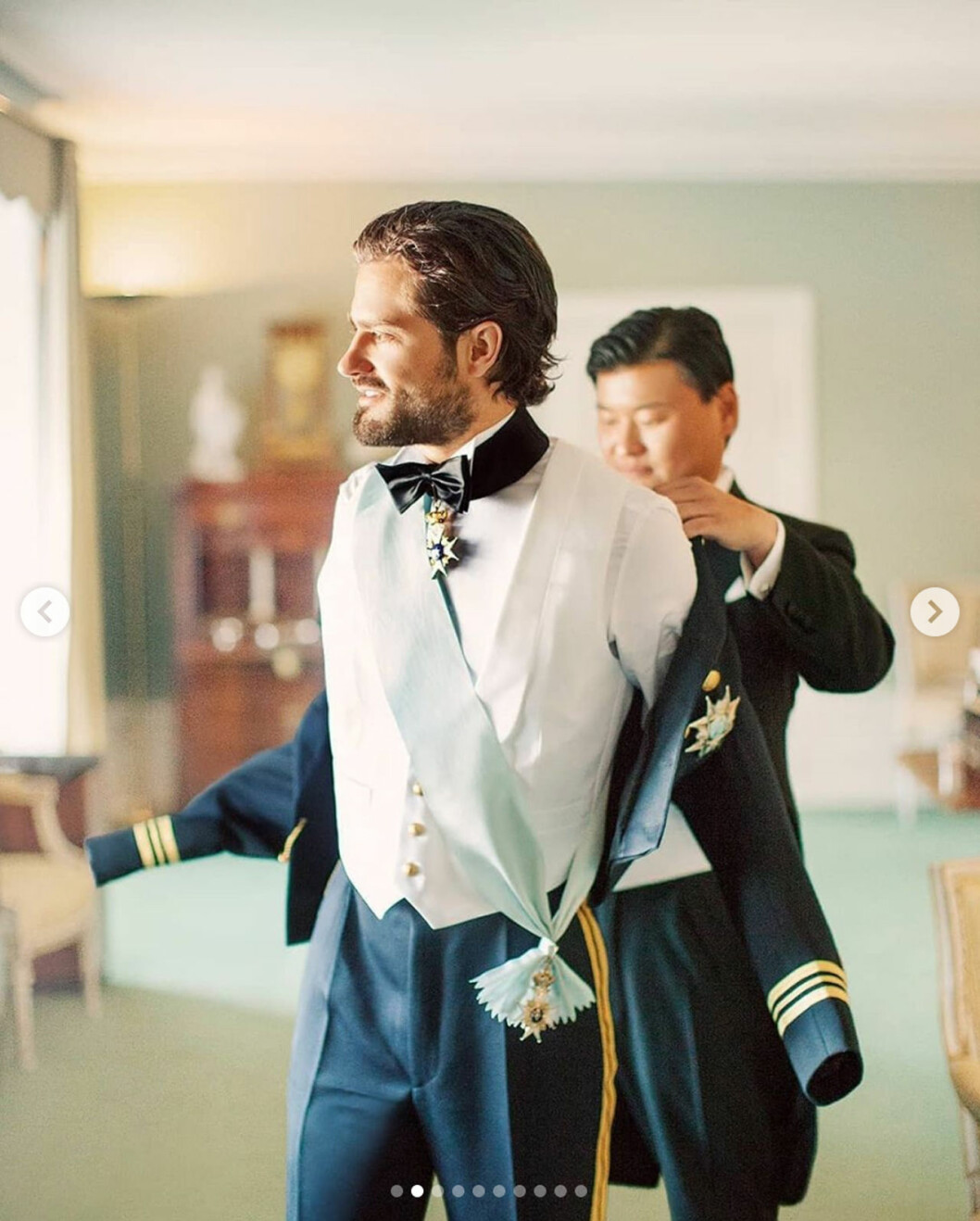 Carl Philip med sin best man Jan-Åke Hansson, den sista skälvande timmen före vigseln. Prinsessan Sofias privata bröllopsbilder: Carl Philip med sin best man Jan-Åke Hansson