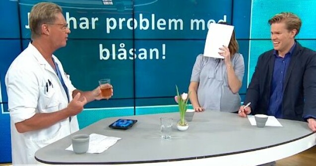 Mikael "Soldoktorn" Sandström hade med sig ett glas med misstänkt innehåll. Soldoktorn kisskupp