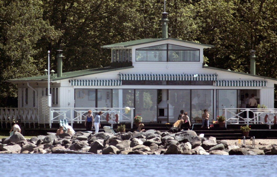 Hjärtat i det kungliga sommarlivet: Badhuset på Solliden. Kungafamiljens samlingspunkt om somrarna: Badhuset vid Kalmarsund.