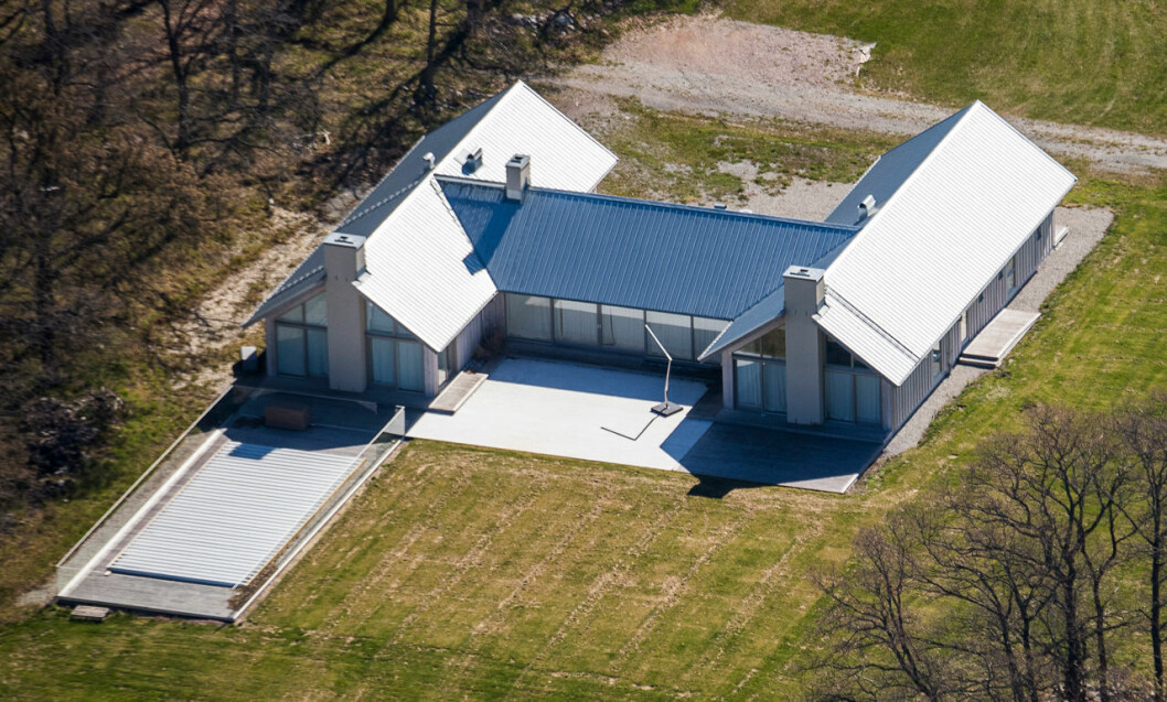 Villa Skönvik byggdes 2013, några år snare la de till en pool i anslutning till huset, vilken dröm för Estelle och Oscar! Villa Skönvik.