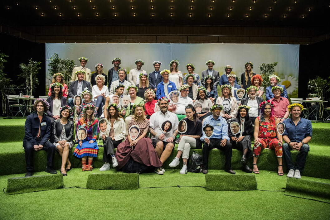 En gruppbild på förra årets gäng sommarvärdar i P1. En gruppbild på förra årets gäng sommarvärdar i P1.