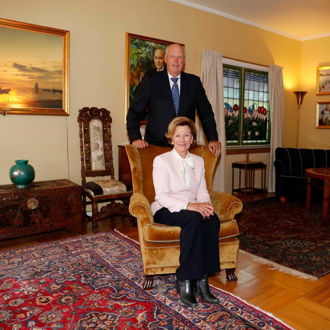 – Så många minnen! säger drottning Sonja. Kung Harald och drottning Sonja tillbaka i hennes barndomshem på Tuengen allé 1b, som då låg i Oslo.