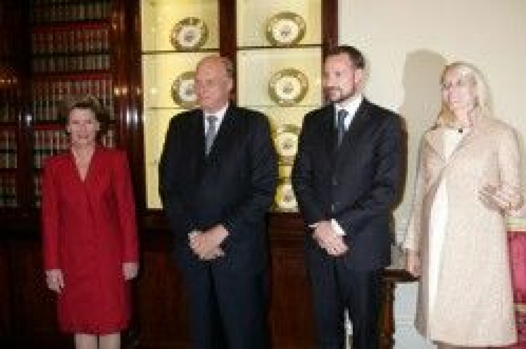 Drottning Sonja, kung Harald, kronprins Haakon och kronprinsessan Mette-Marit kommer alla gratta drottning Margrethe i Köpenhamn. Drottning Sonja, kung Harald, kronprins Haakon och kronprinsessan Mette-Marit kommer alla gratta drottning Margrethe i Köpenhamn.