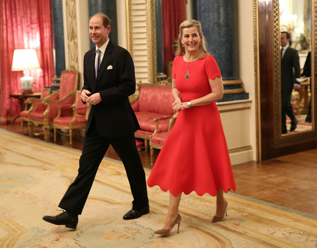 Grevinnan Sophie tar ett kliv fram när Harry och Meghan lyser med sin frånvaro. prins edward grevinnan sophie