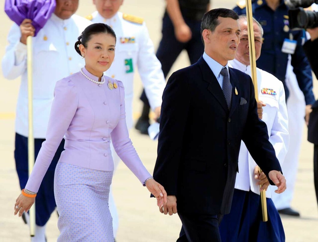 Maha Vajiralongkorn tillsammans med sin tredje fru, Srirasmi Mahidol na Auydhya.