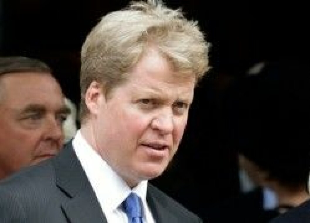 Earl Spencer är singel igen. Earl Spencer är singel igen.