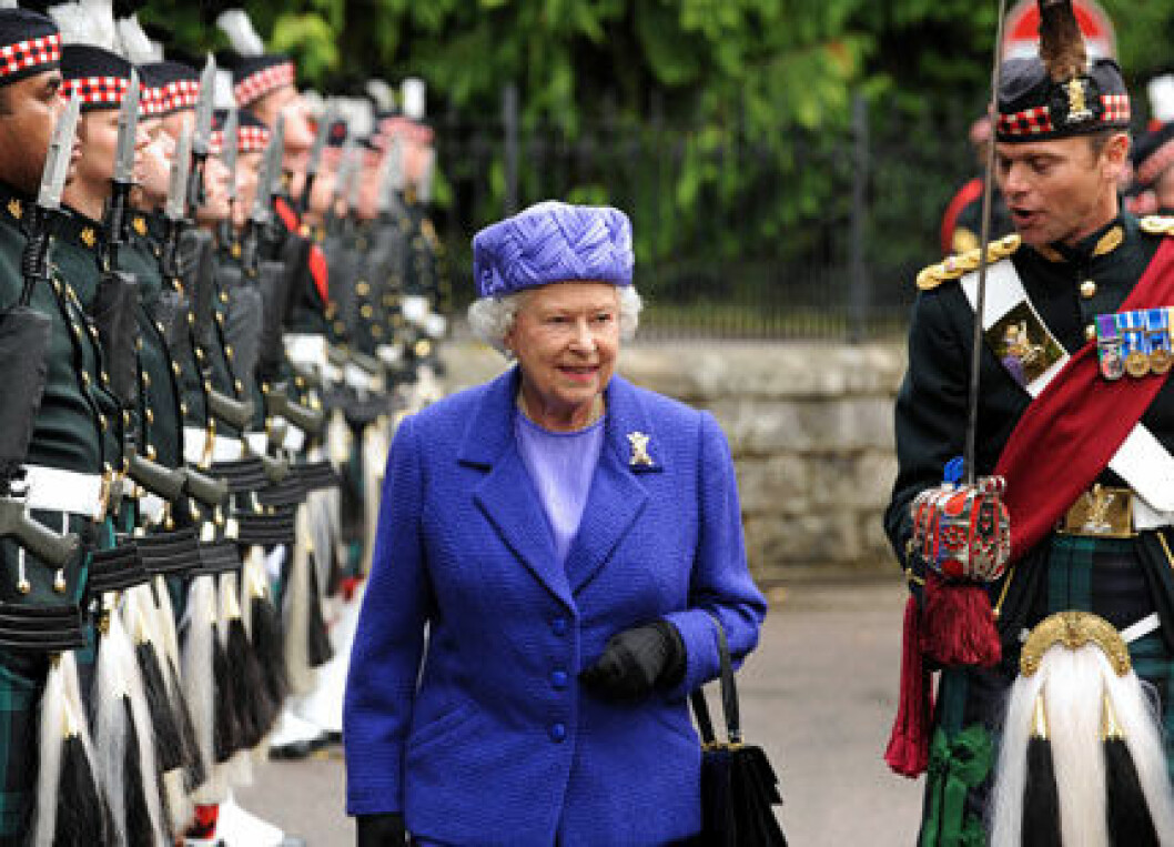 Drottning Elizabeth på Balmoral. Drottning Elizabeth på Balmoral.