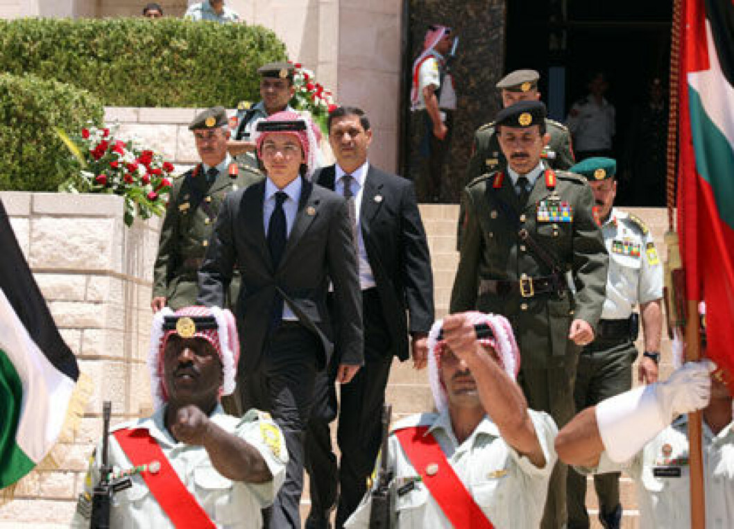 Jordaniens kronprins Hussein ute på uppdrag. Jordaniens kronprins Hussein ute på uppdrag.