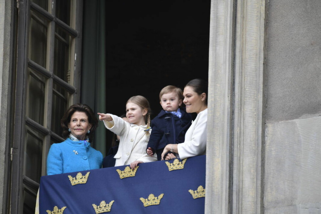 Måndagen den 30 april firas H.M. Konungens födelsedag på Yttre borggården, Kungliga slottet i Stockholm. Firandet äger sedvanligt rum på Yttre borggåden, Kungliga slottet i Stockholm. The King's birthday at The Outer Courtyard, Royal Palace of Stockholm Foto Pelle T Nilsson COPYRIGHT STELLA PICTURES