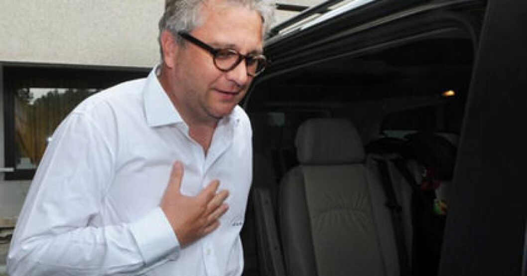 Prins Laurent lämnar sjukhuset. Prins Laurent lämnar sjukhuset.