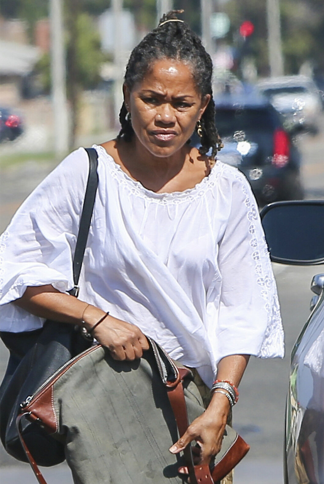 Mamma Doria Radlan på språng med sina coola dreadlocks. Doria Radlan