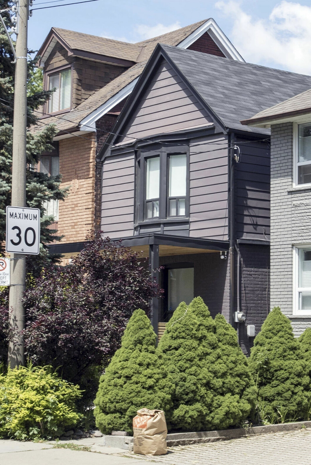 Nu har Meghan sagt bye-bye till sitt lilla hus (inrett i californian style) i en förort till Toronto. Meghan bodde tidigare i det här huset i en förort till Toronto