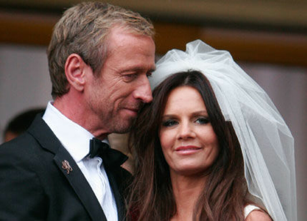 Per Holknekt och Lena Philipsson är nu gifta. Per Holknekt och Lena Philipsson är nu gifta.