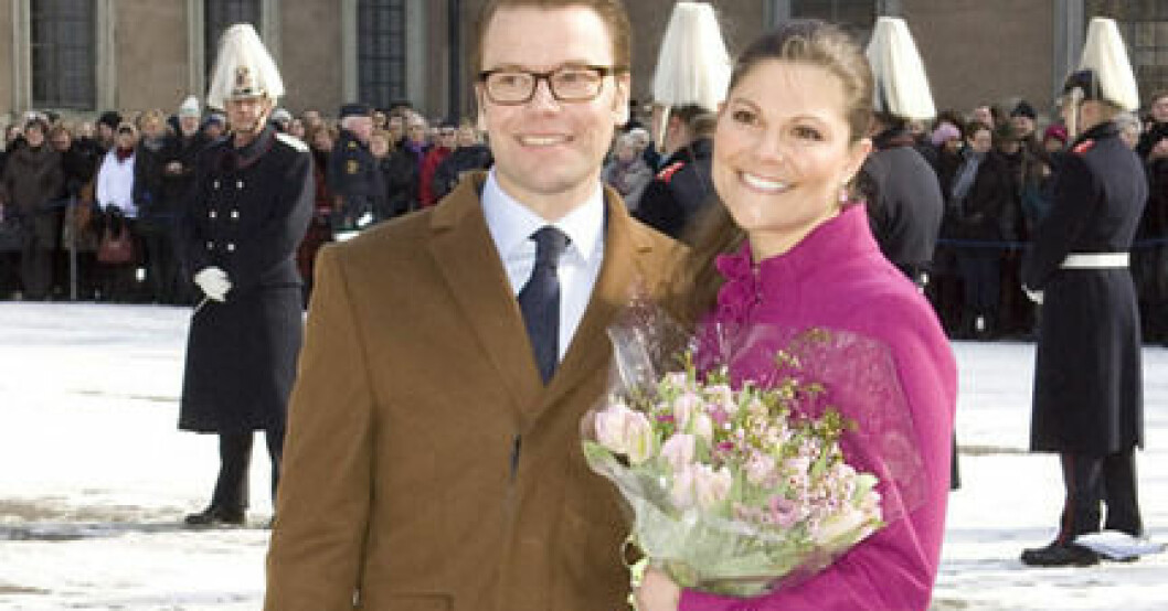 Kronprinsessan Victoria och Daniel Westling på borggården. Kronprinsessan Victoria och Daniel Westling på borggården.