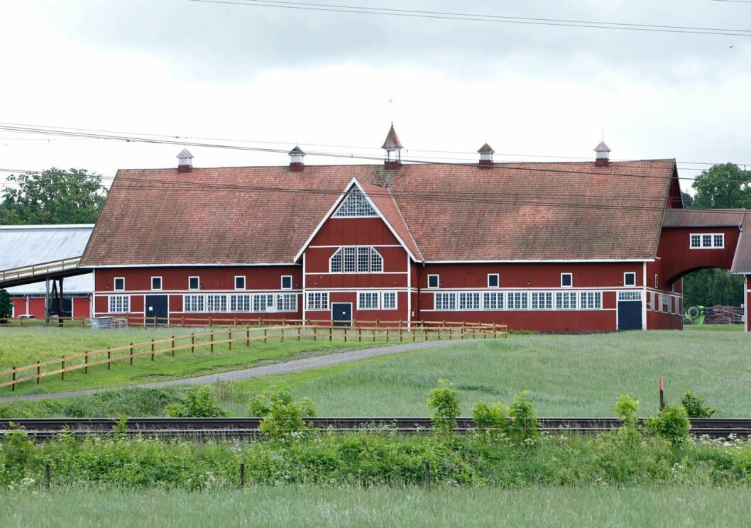 Den stora stiliga ladugården. Kungens stiliga ladugård på slottet Stenhammar,.