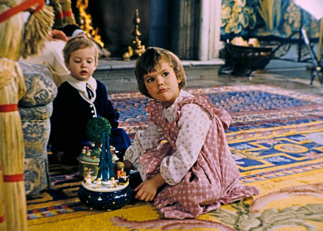Victoria och Carl Philip i Stensalen på den gigantiska mattan på 51 kvadrat! Victoria och Carl Philip i Stensalen på den gigantiska mattan på 51 kvadrat!