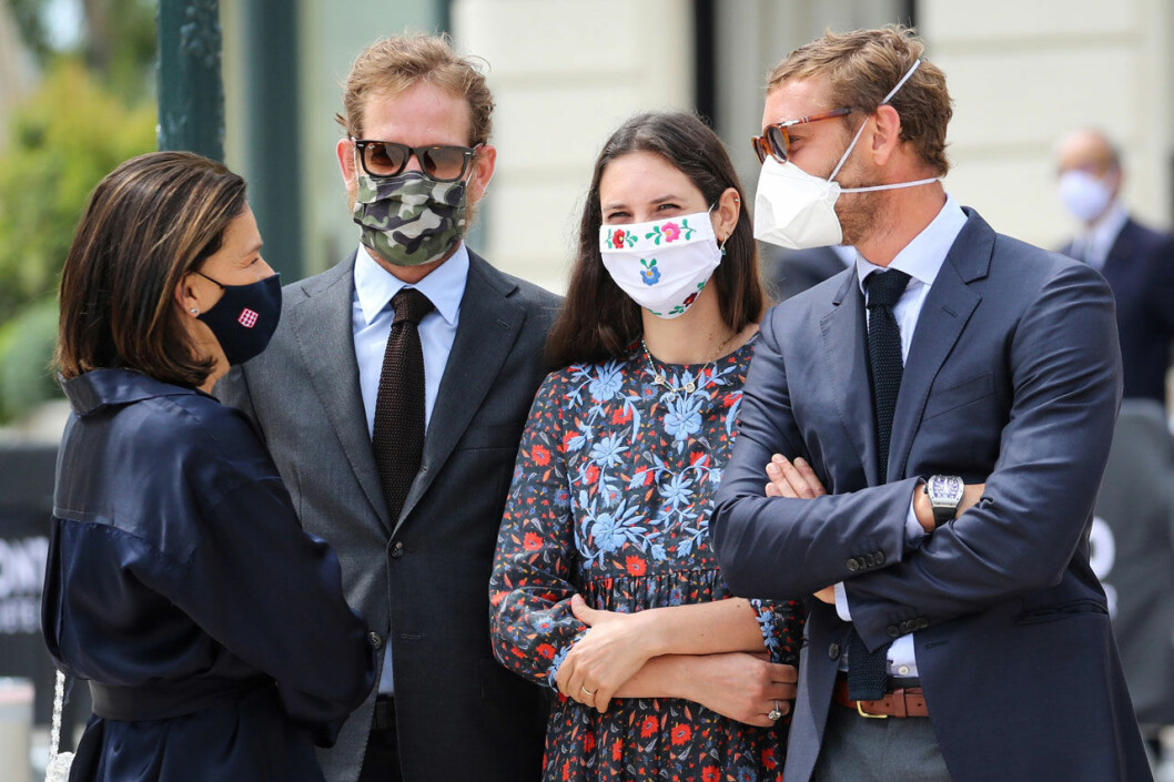 Prinsessan Stephanie med klanen Casiraghi. Prinsessan Stephanie med sina syskonbarn Pierre och Andrea Casiraghi, med fru Tatiana.