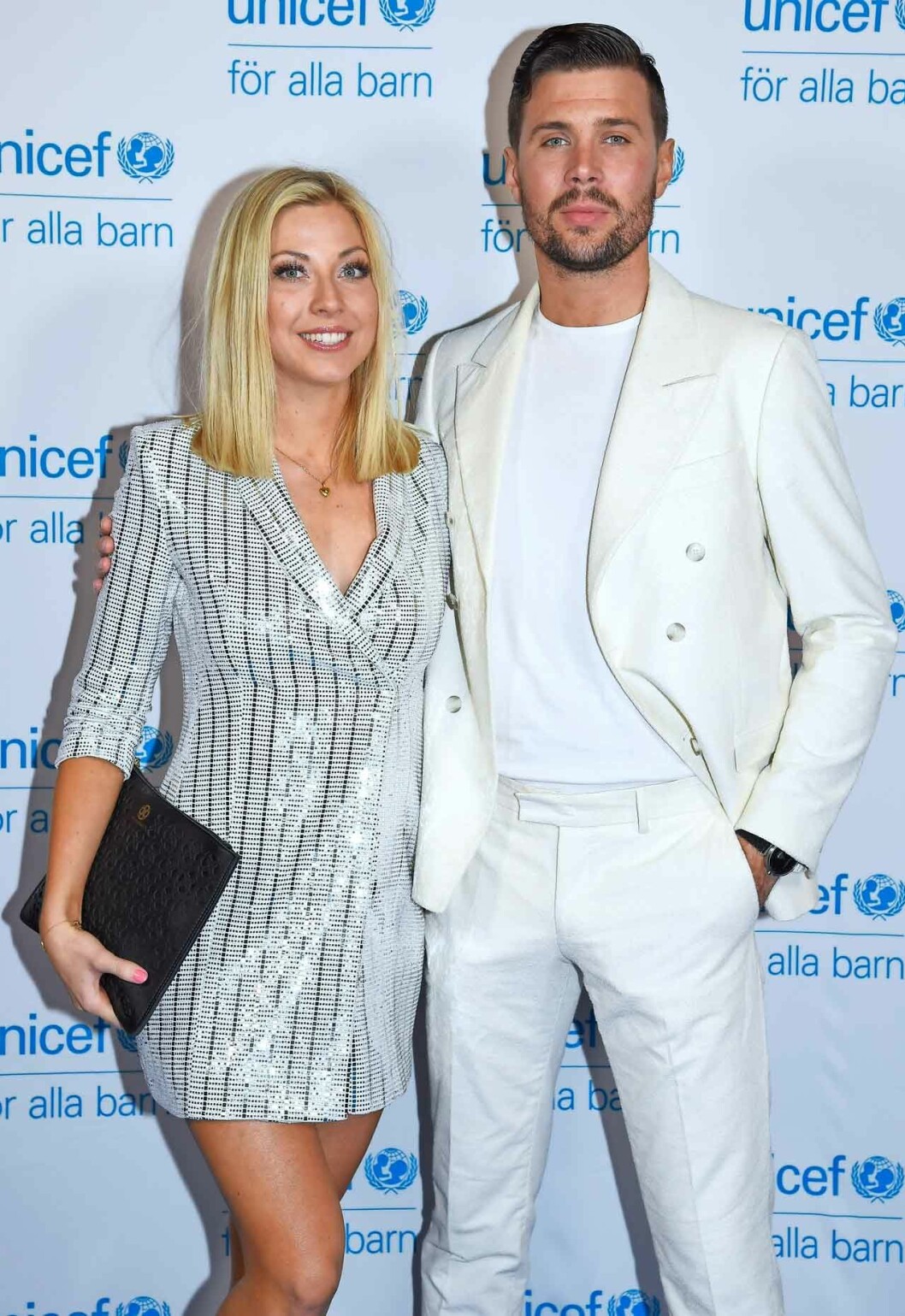 Stiliga tillsammans på blåa mattan! Sigrid Bernson och Robin Bengtsson.