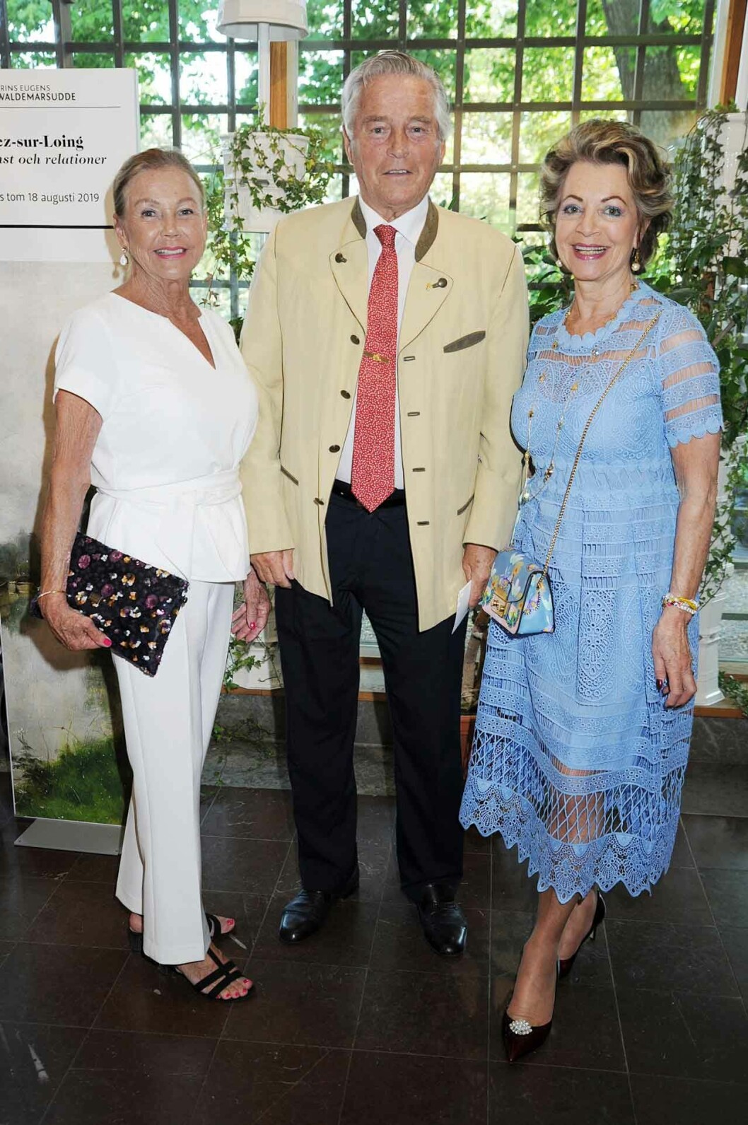 Vänföreningens eminente ordföranden Gunnar Andersson med hustrun Aila och Yvonne Ekdahl, th.