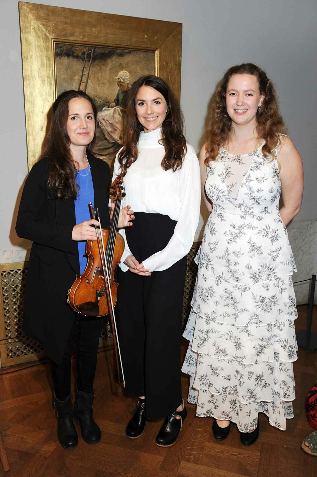Stipendiaterna Lisa Rydberg, riksspelman och barockviolinist, Lisa Långbacka, accordeon, samt Jessica Elevant, sopran.