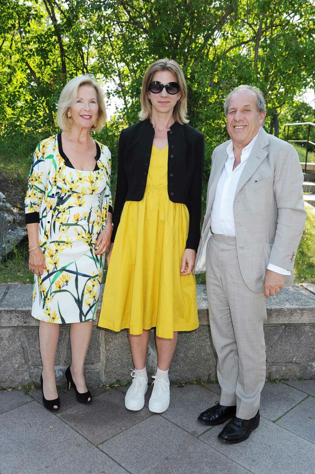 Michaëla Treschow med finansmannen Robert Weil och Lina Sjöquist, som är generalsekreterare i familjen Weils stiftelse.