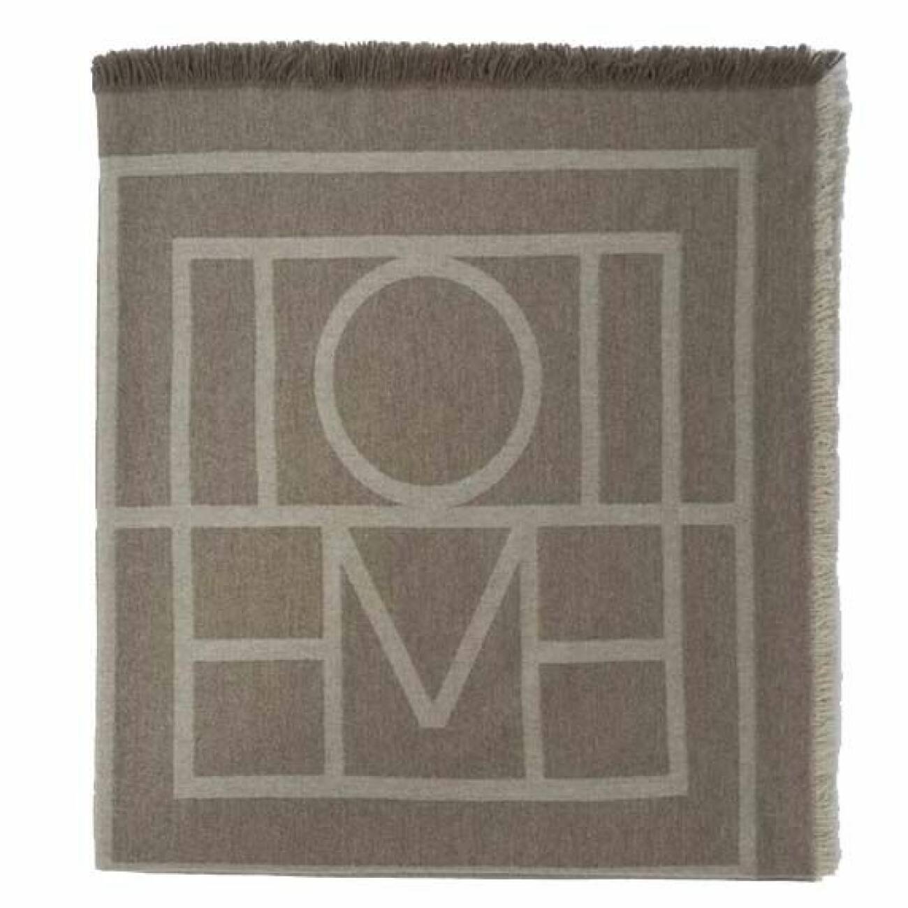 stor ullhalsduk med monogram från Toteme