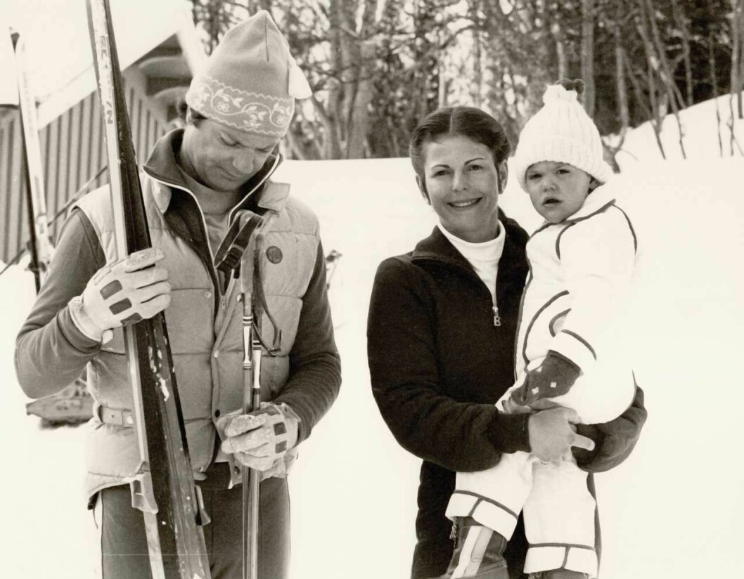 Victoria med mamma Silvia och pappa kungen. Storlien 1980. Kungaparet