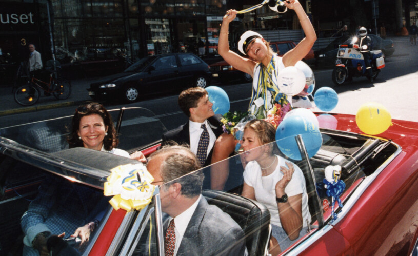 Kungafamiljen på väg till Victorias studentmottagning, 1996.