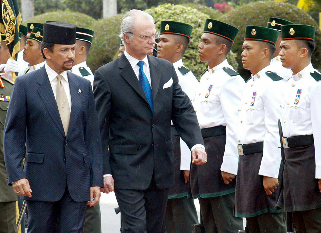 Kung Carl Gustaf förlängde sin utlandsresa för att besöka sultanen i Brunei. Kung Carl Gustaf och sultanen i Brunei