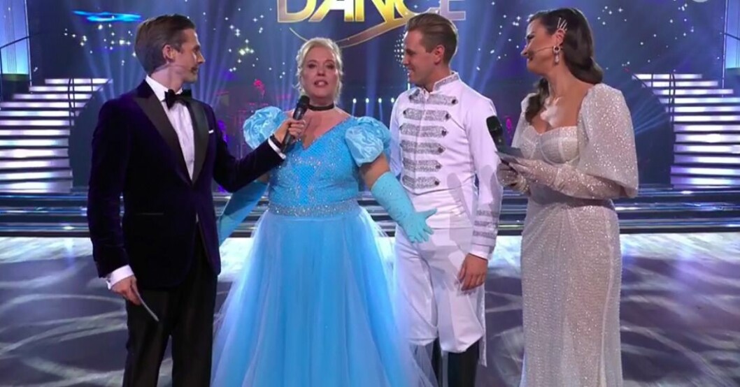 Suzanne Axell stod rakryggad när hon fick lämna Let's Dance David Lindgren, Suzanne Axell, Tobias Bader och Petra Mede