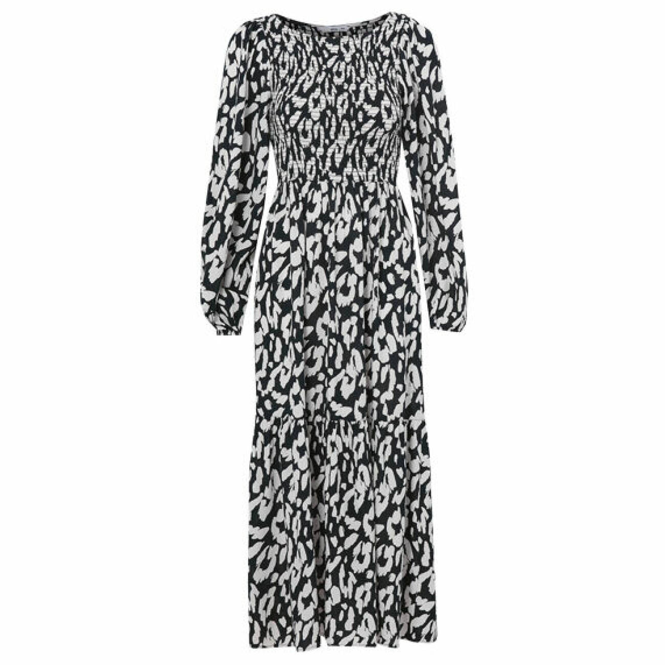 svartvit mönstrad lång klänning med smock från Ellos collection